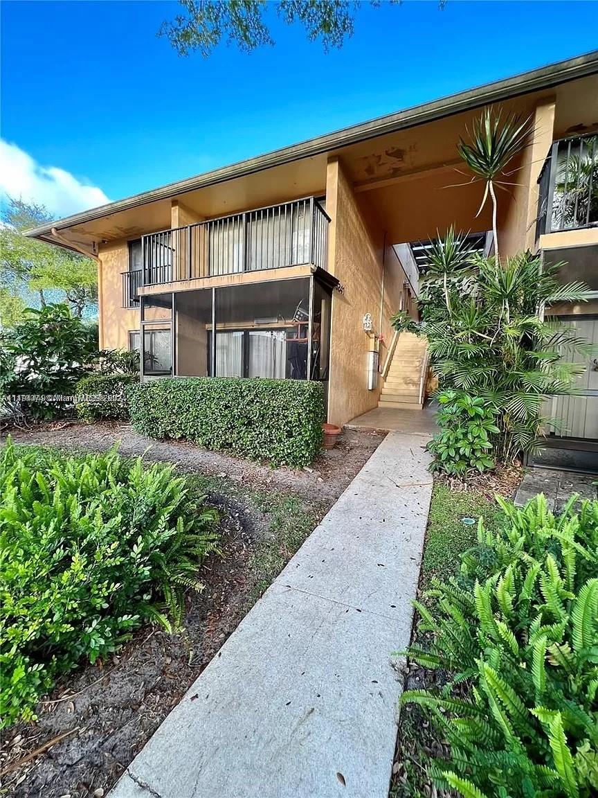 Home sold by Adi Gal at 5841 Washington St #61, Hollywood