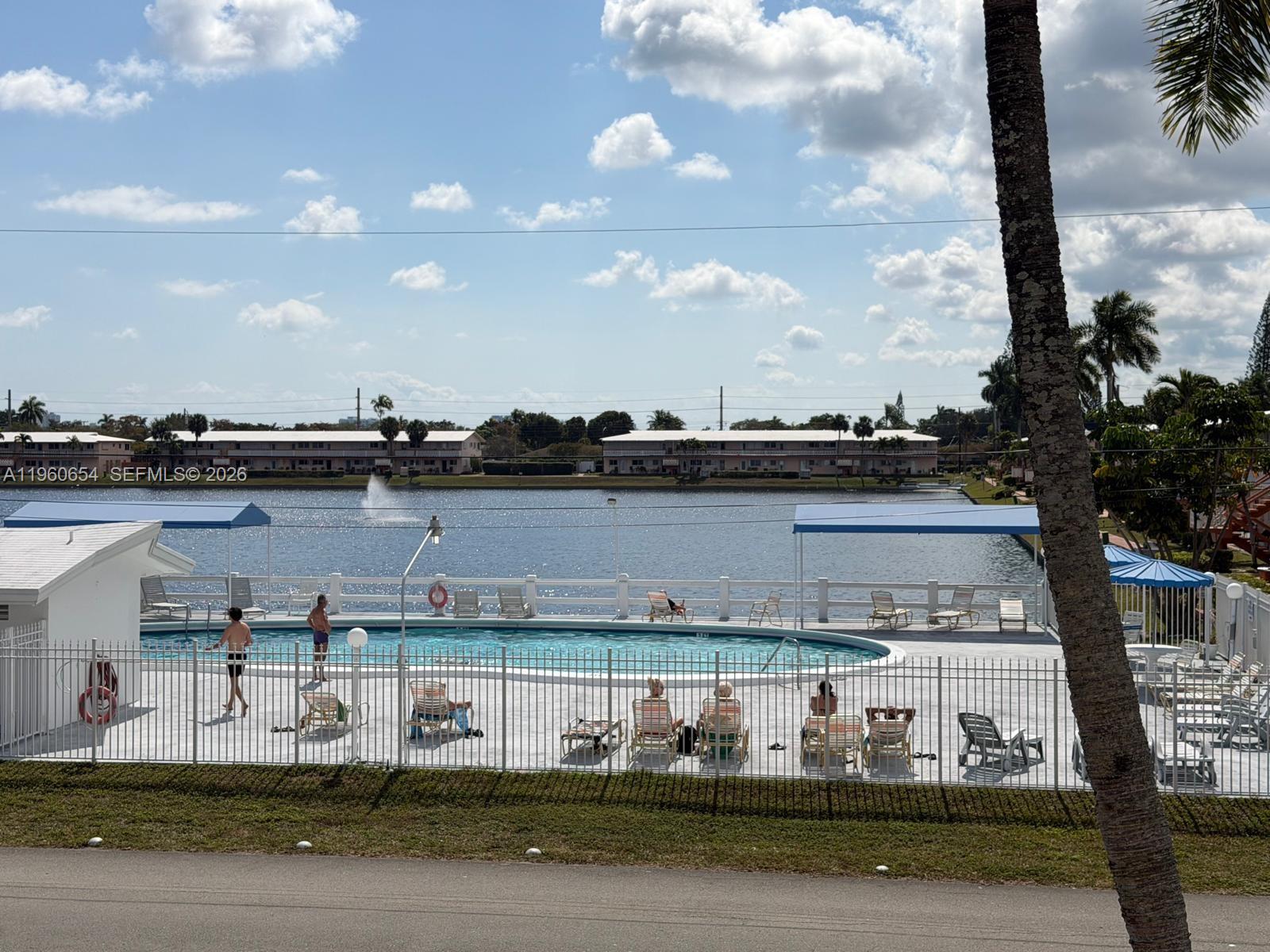 725 11th Ave #17F in Hallandale Beach