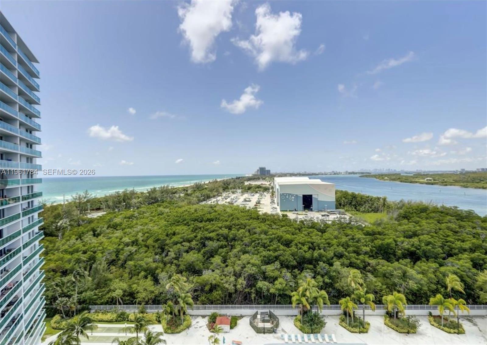 100 Bayview Dr #1423 in Sunny Isles Beach