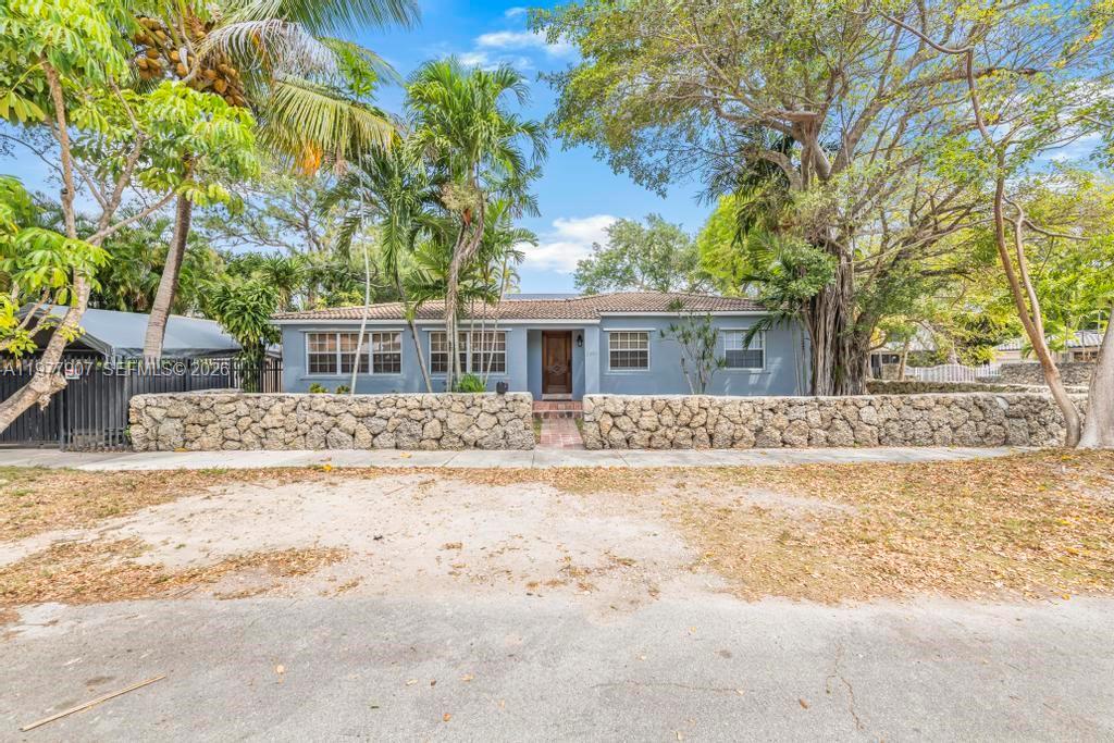 2301 Tequesta Ln in Coconut Grove