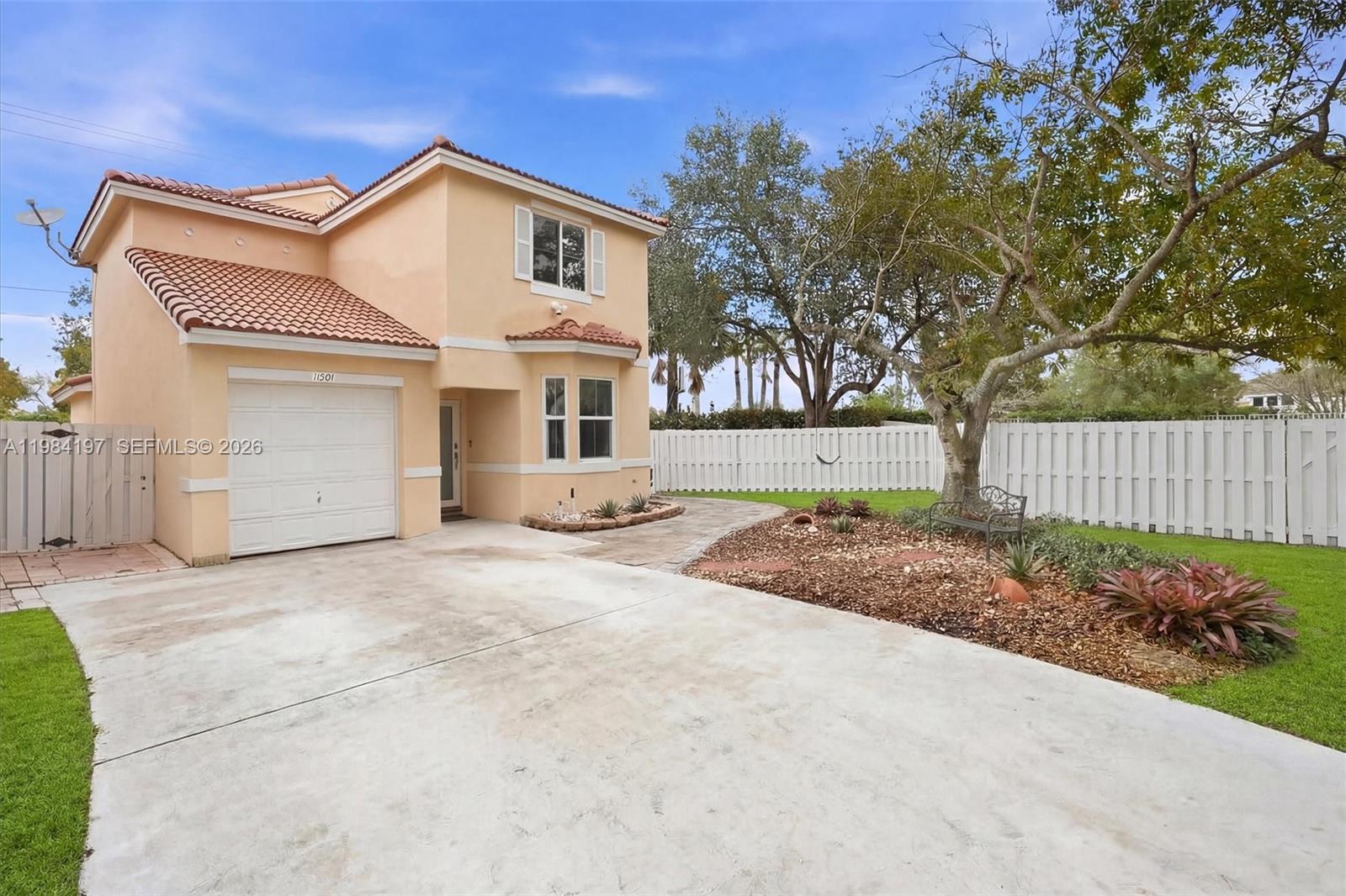 11201 Sunview Way in Cooper City