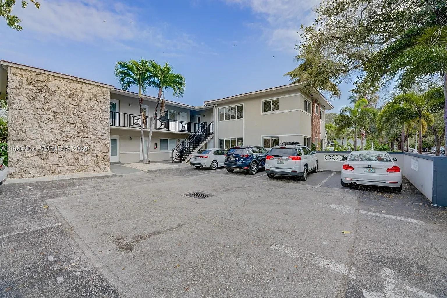 81 Edgewater Dr #104 in Coral Gables