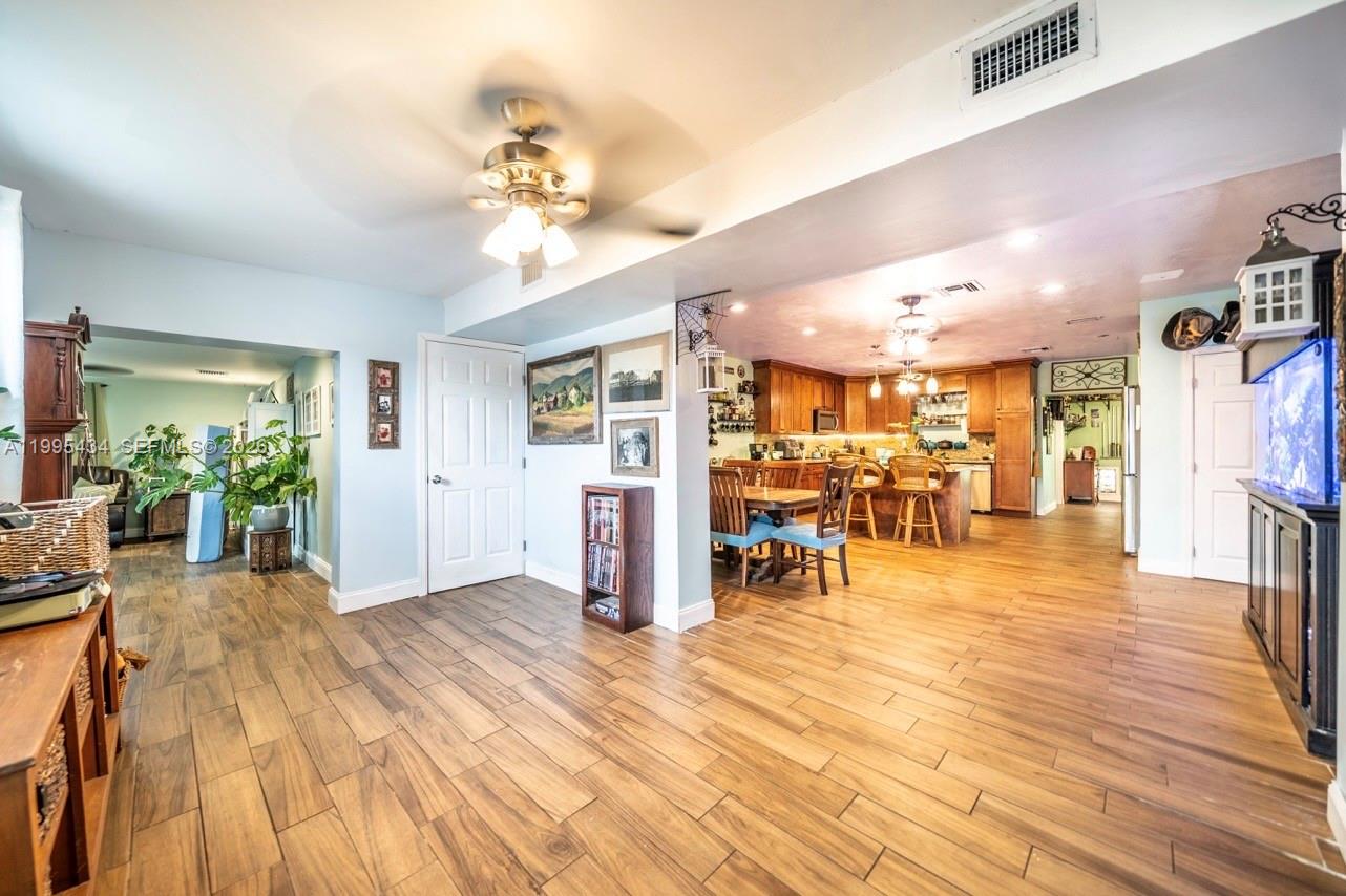 6890 57th St in Davie