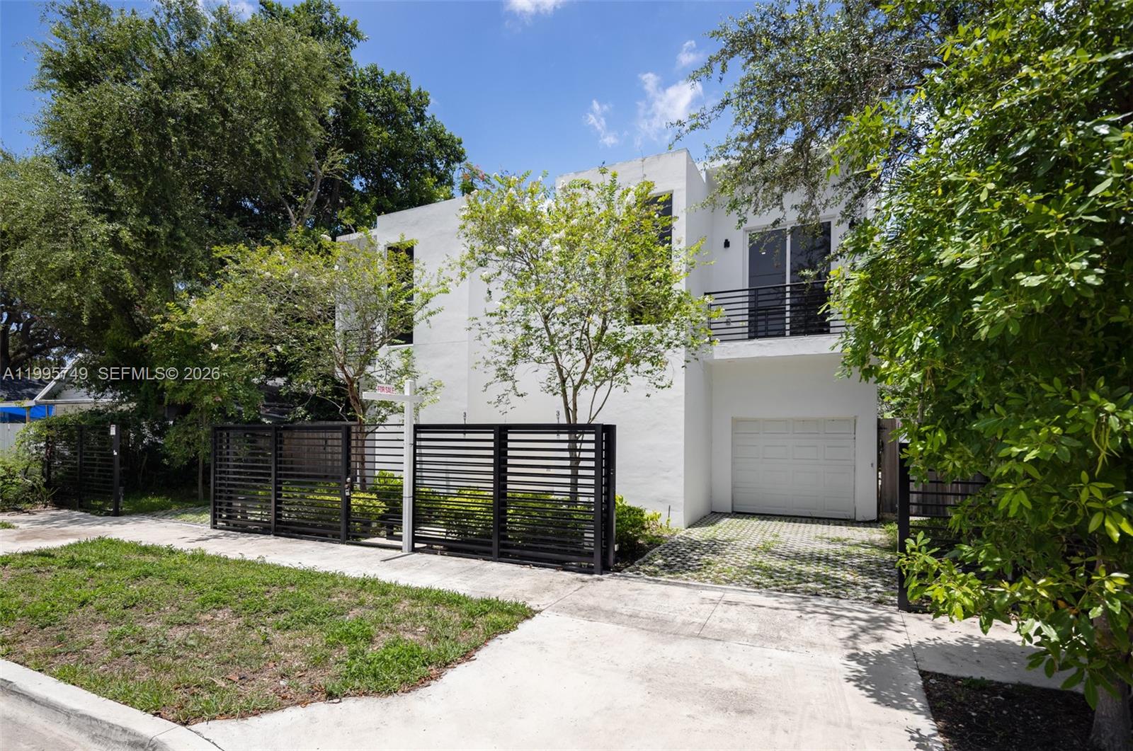 3162 Plaza St in Coconut Grove