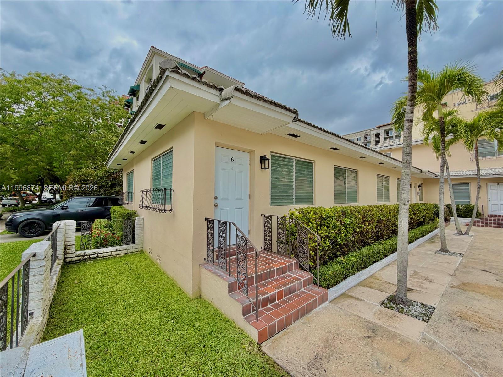 325 Majorca Ave #6 in Coral Gables